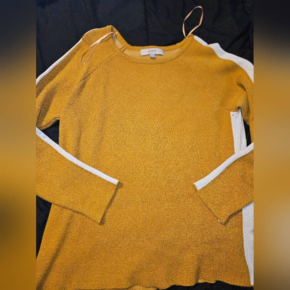 LOFT Womens Yelloq Sweater